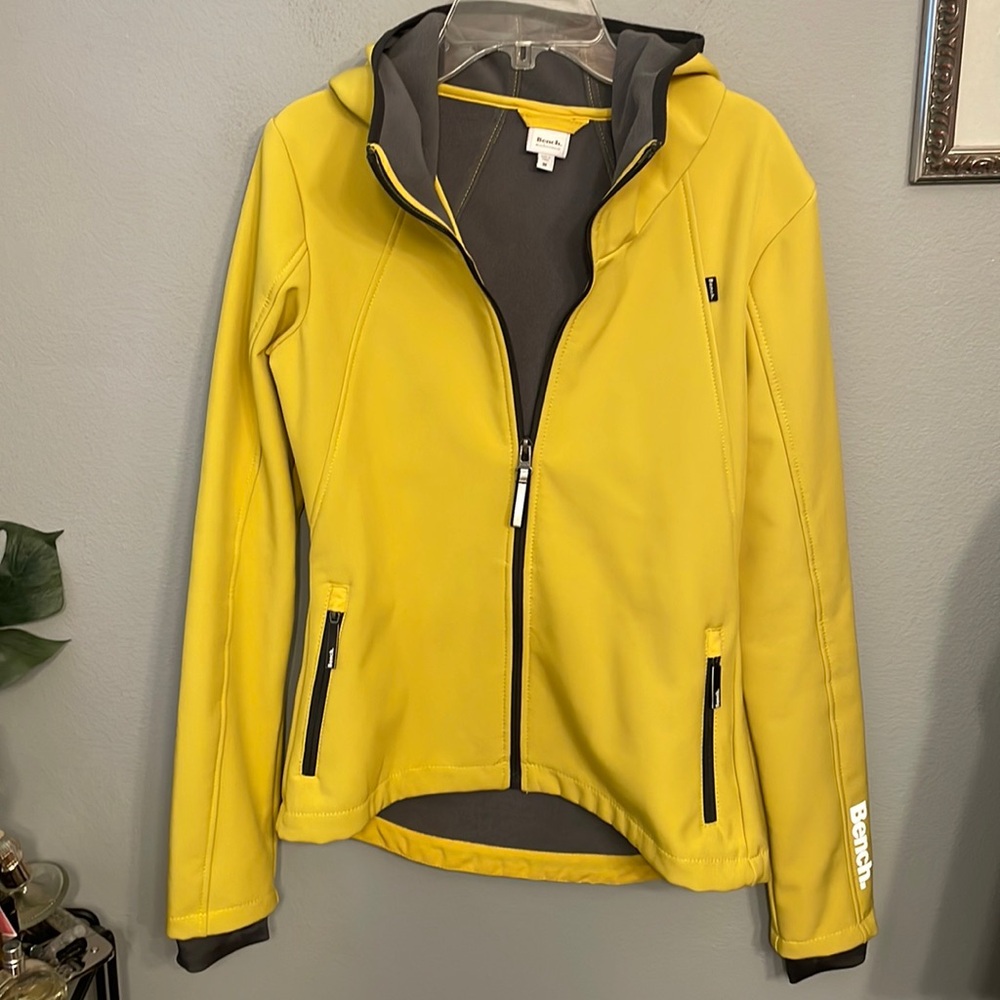 Bench Fleece Lined Yellow Jacket W/ Hood & Thumbholes size M